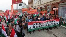 Brutális, ami Orbán Viktorra vár: már most hatalmas a tömeg az egri békemeneten