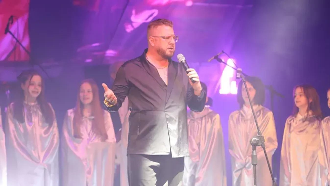 "Remegett a kezem! – Könnyek és taps a Király előtt tisztelgő gálán: Zámbó Krisztián leénekelte a csillagokat