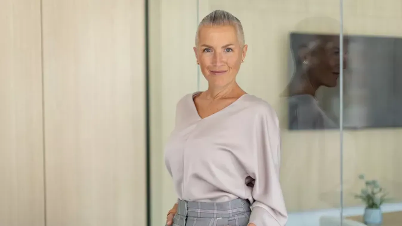 Kényelem és nőiesség kéz a kézben – Divatos tavaszi ingek, amik nem kerülnek vagyonokba