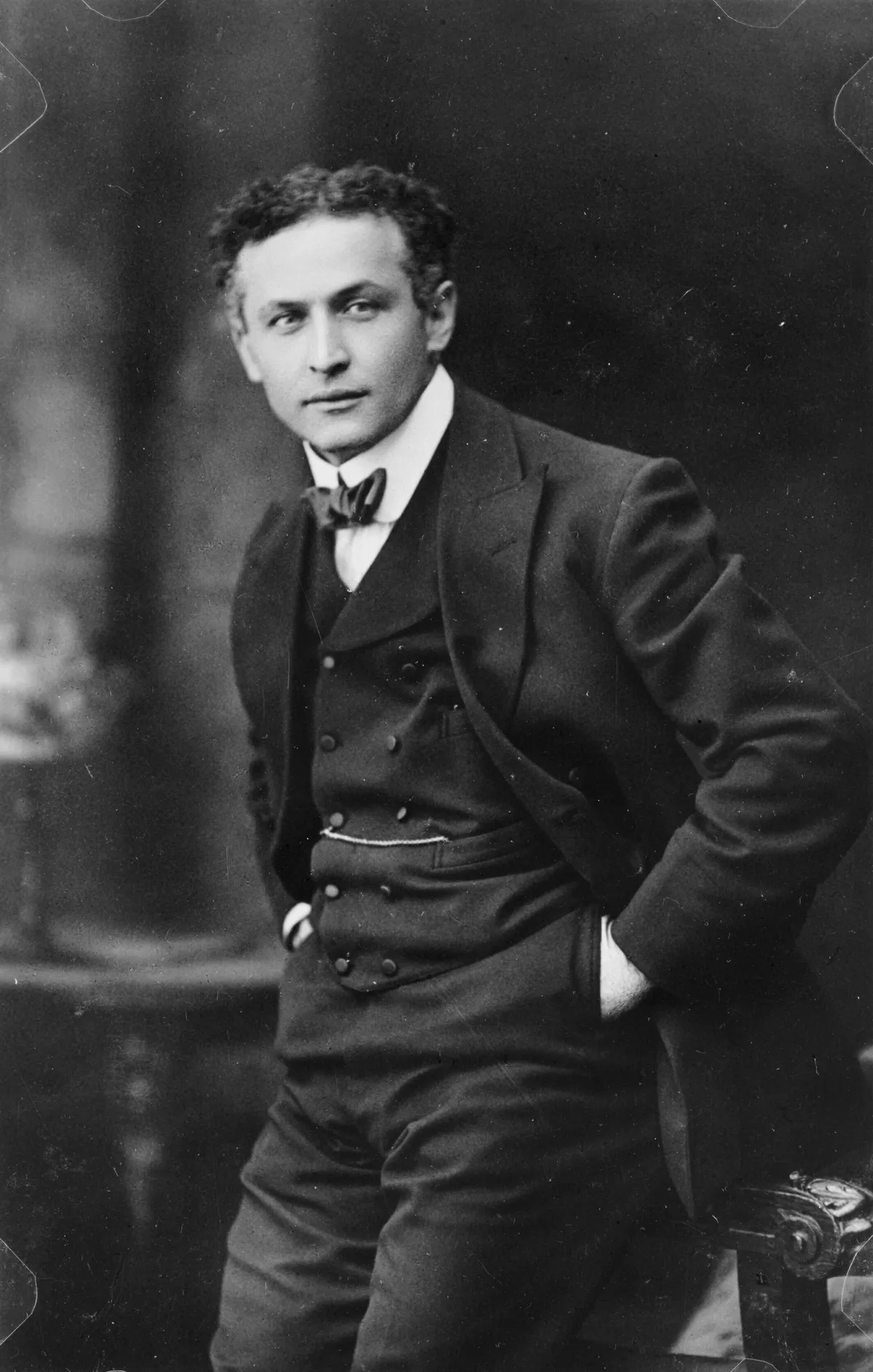 Harry Houdini 1913 körül egy fotózáson.