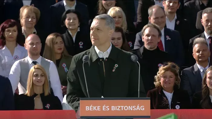 Lázár János: Nehézsúlyú bokszmeccsre nem küldhetünk pehelysúlyú versenyzőt, egy Magyar Péterre nem bízhatjuk a jövőt!