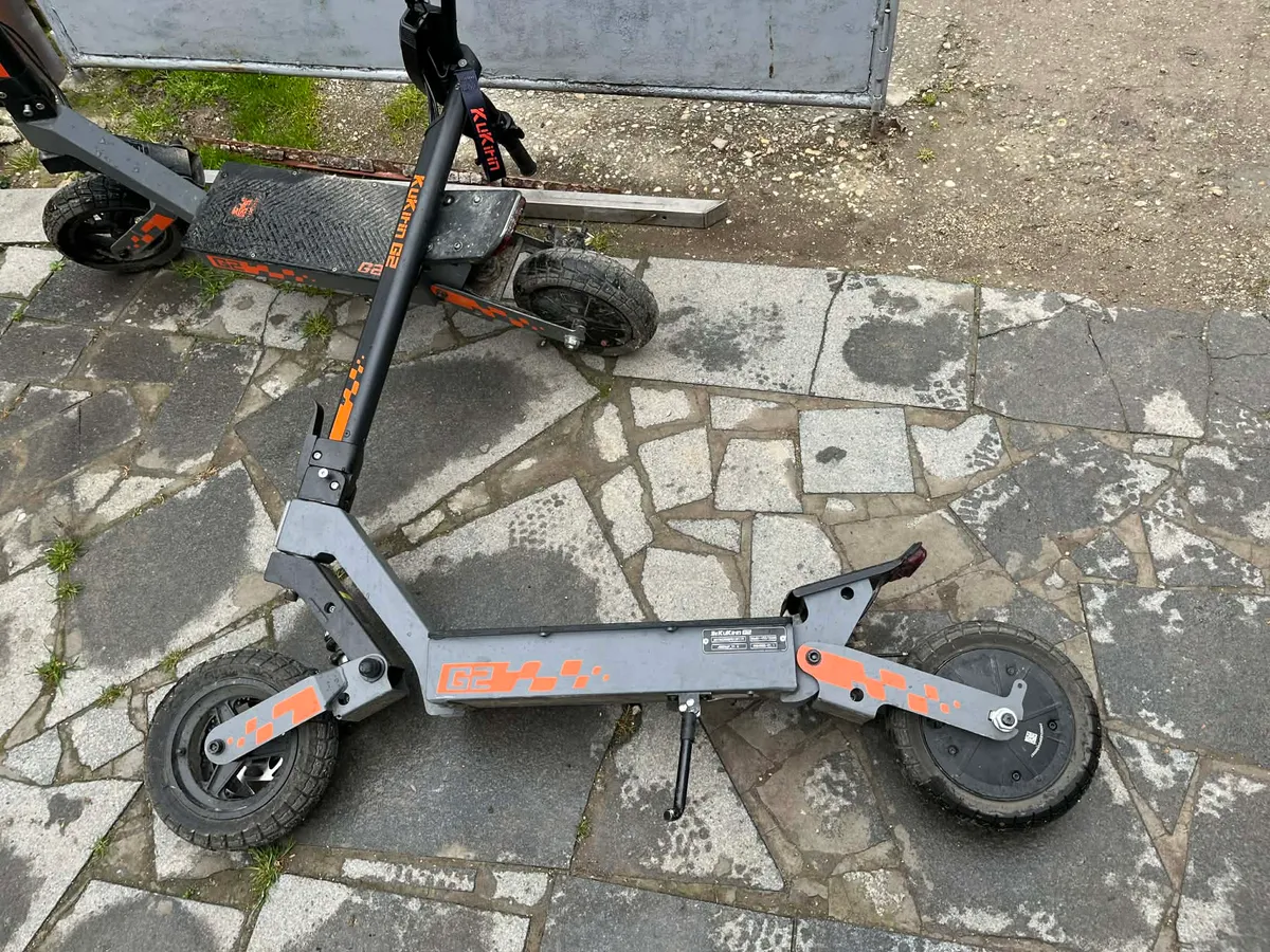 A rollerlopás nem volt jó ötlet, lebukott a férfi és most felelni fog érte