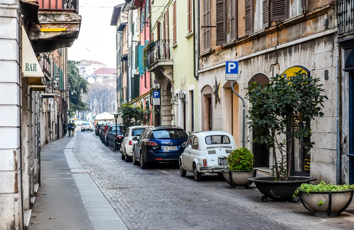 A Garda-tó partján fekvő Sirione óvárosa. 