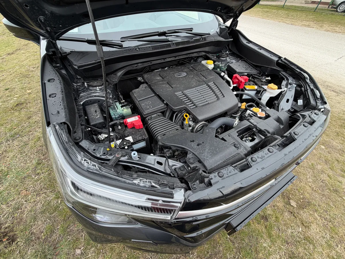 Subaru Forester tesztben szereplő kép az autó motorházáról.