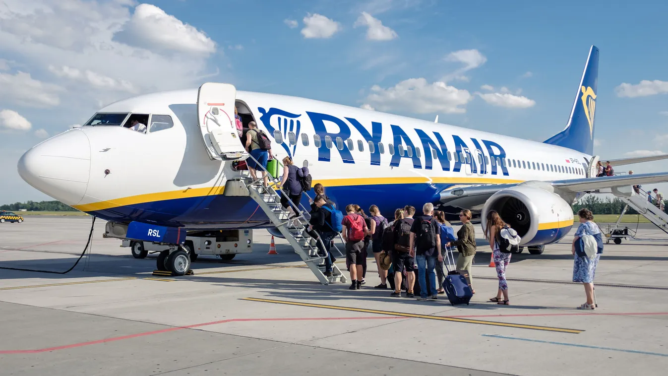 Szigorúan veszi a Ryanair a poggyászaira vonatkozó szabályokat.