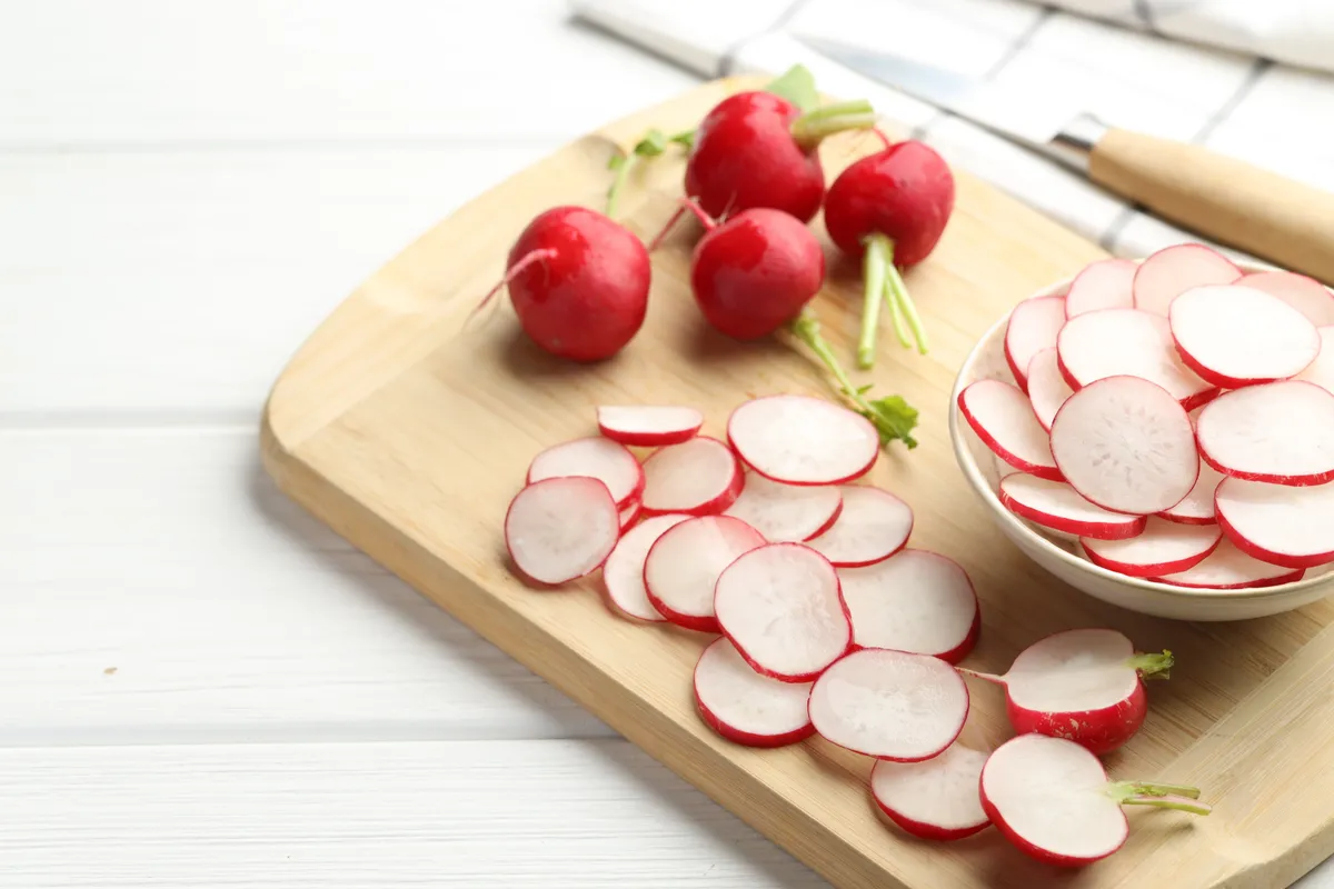 Felkarikázott nyers retek, mert nyersen érvényesül legjobban a retek hatása