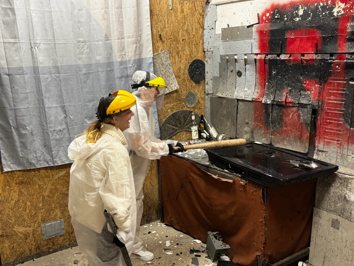 Egy fél órás törés-zúzás után is már, más emberként  jönnek ki az emberek a szobából.