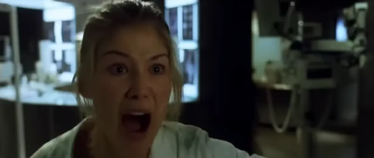 Rosamund Pike a Doom című filmben.
