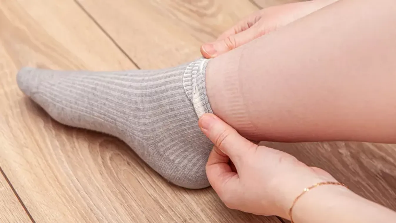Nyomot hagy a zokni a lábadon? Erre a komoly betegségre figyelmeztet