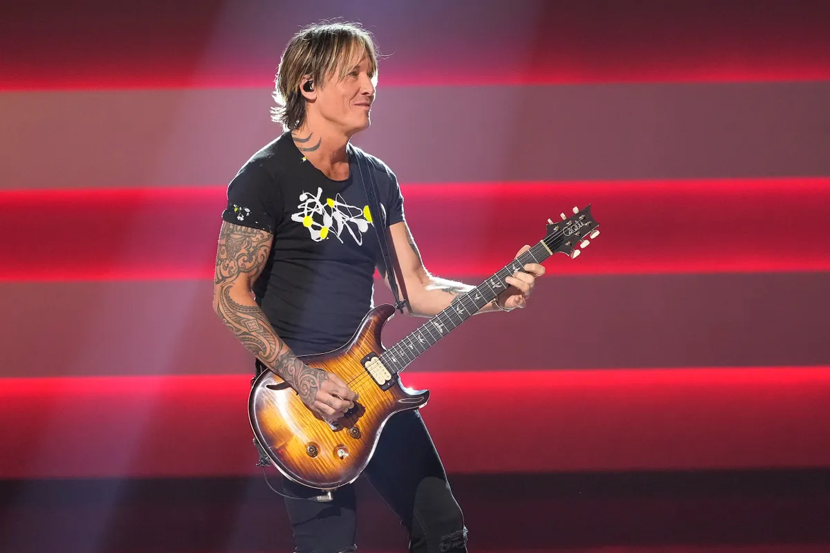 Keith Urban az eddig tőle megszokott menő koncertek helyett egy meglepően szerény munkát vállalt el