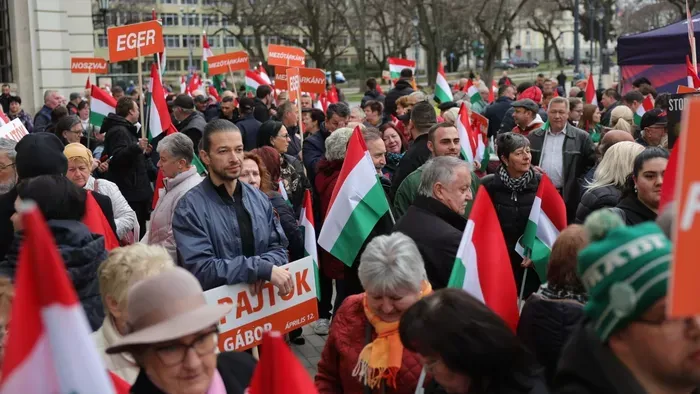 Országjárás: hatalmas a tömeg az egri békementen
