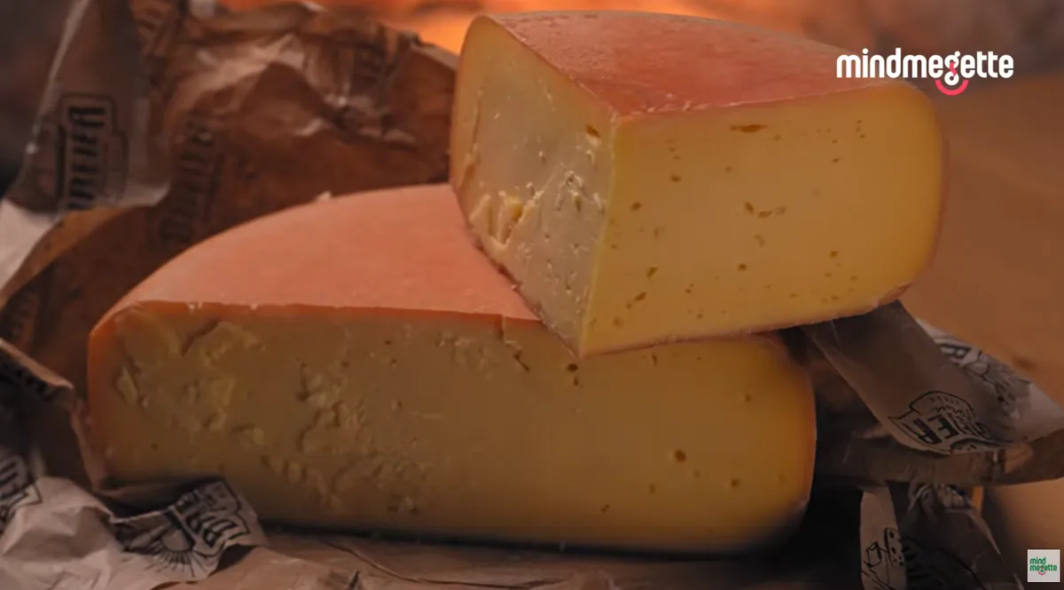 Kézműves sajtok, amikből Mikinek és Gianninak választania kellett.