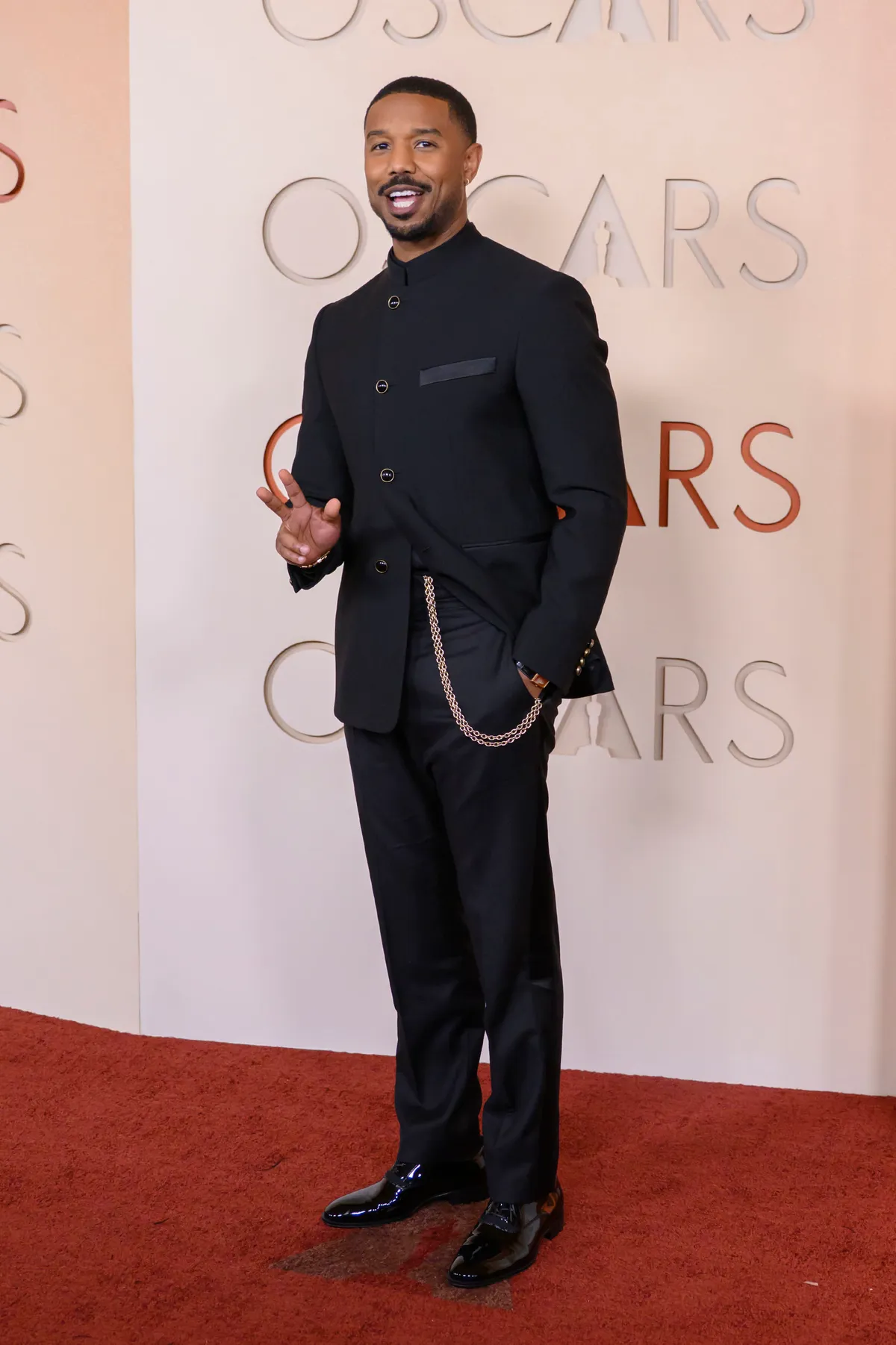 Michael B. Jordan a 2026-os Oscar-gála vörös szőnyegén.