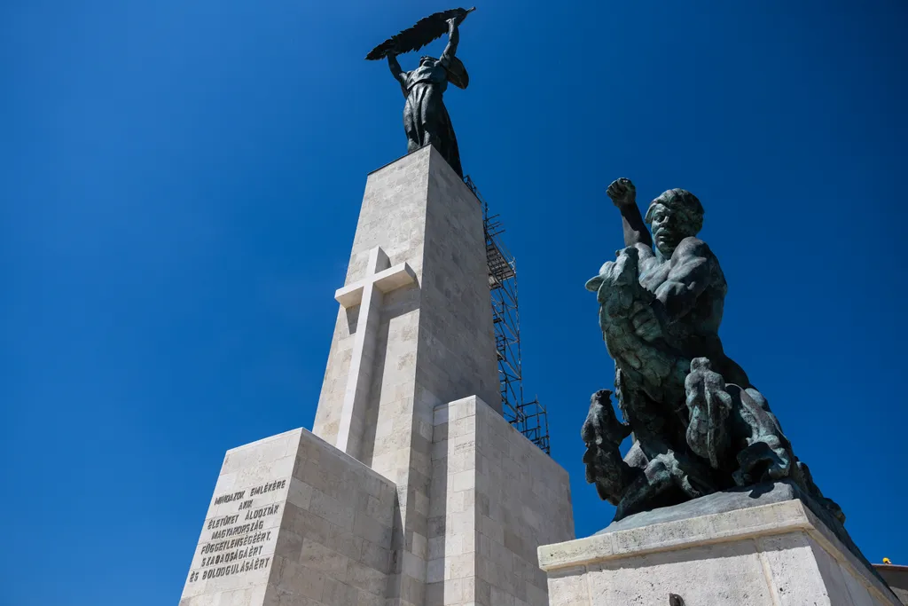 20250714 Budapest

Megújuló Citadella sajtóbejárása.

Fotó: Ladóczki Balázs - Mediaworks