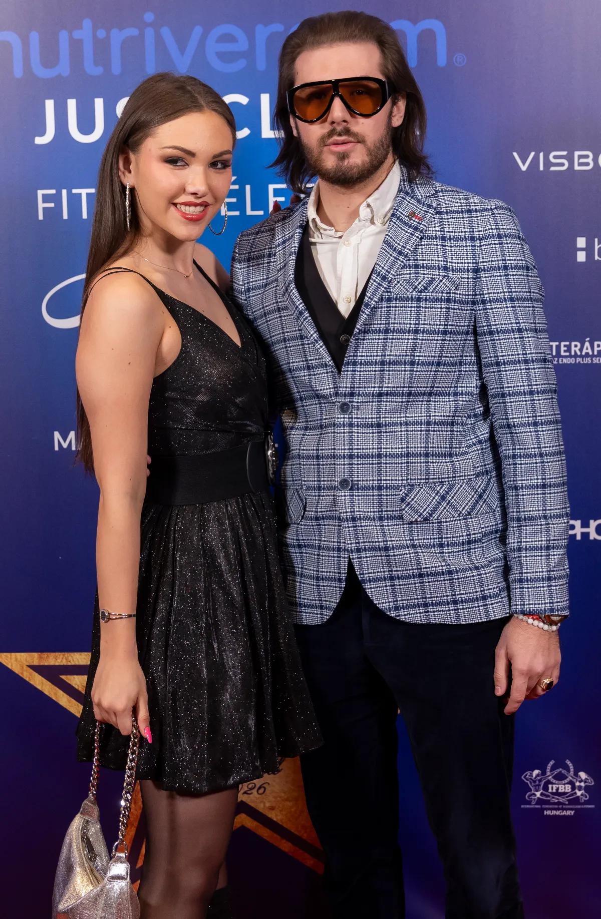 Kóbor Léna barátja közösségi oldalán követte be az énekesnőt.