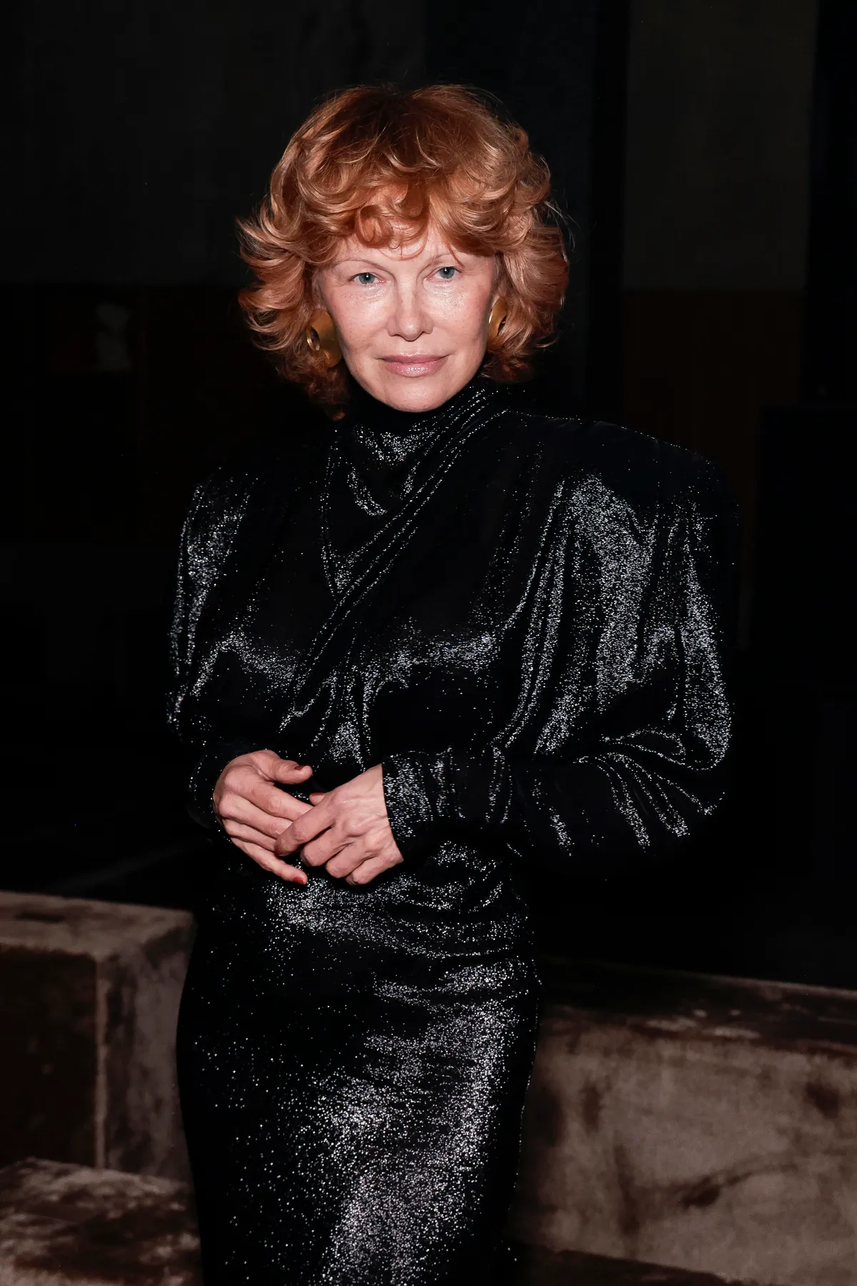 Pamela Anderson a 2023-as Párizsi Divathéten jelent meg először smink nélkül a vörös szőnyegen