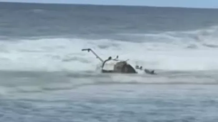  Tengerpartnál csapódott vízbe az utasokkal teli gép