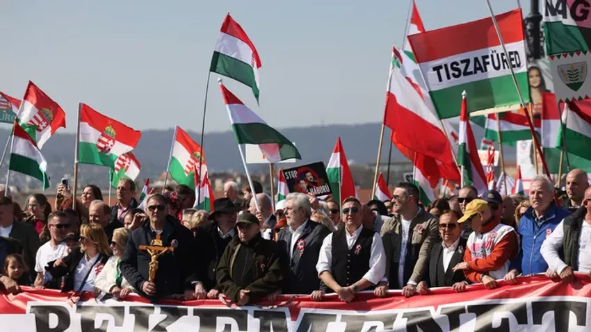 Könnyfakasztó videó: zúg a Nélküled a Békemeneten