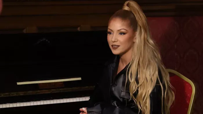 Új fejezet Tolvai Reni életében: dögös képpel közölte a hírt