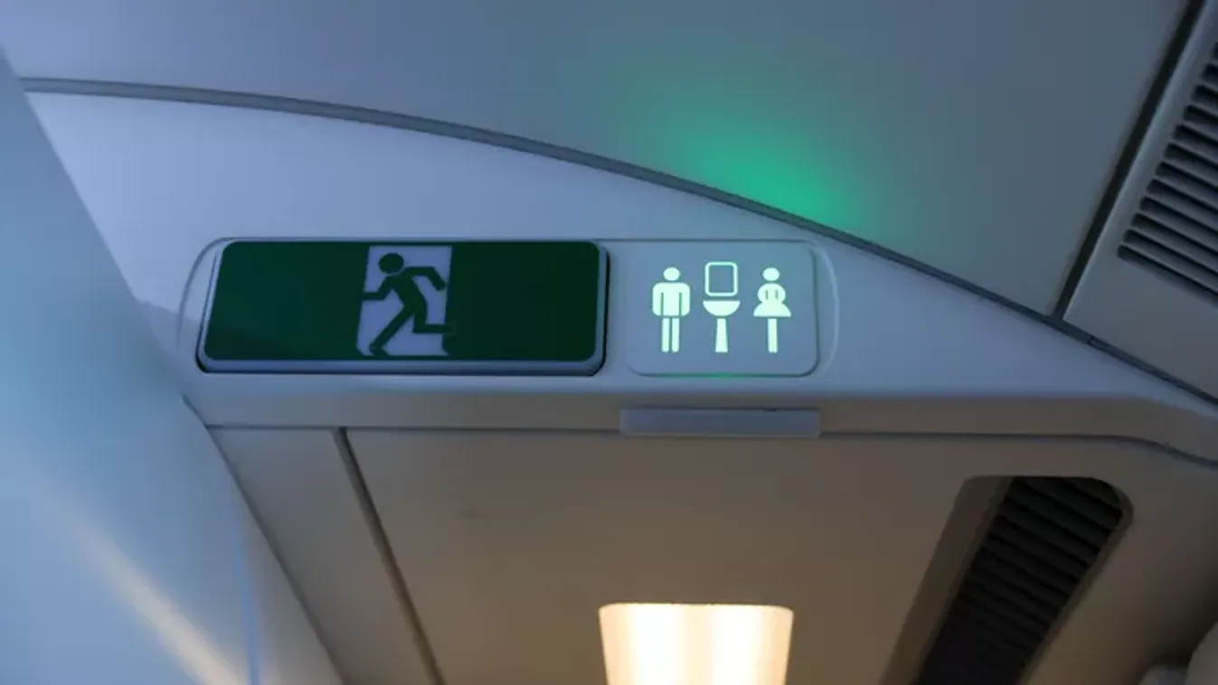 Szex a repülőn: a légiutas-kísérő felfedi a titkot a mosdóban hancúrozó párokról