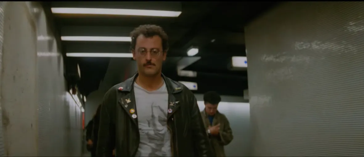 Jean Reno a Metró című filmben.
