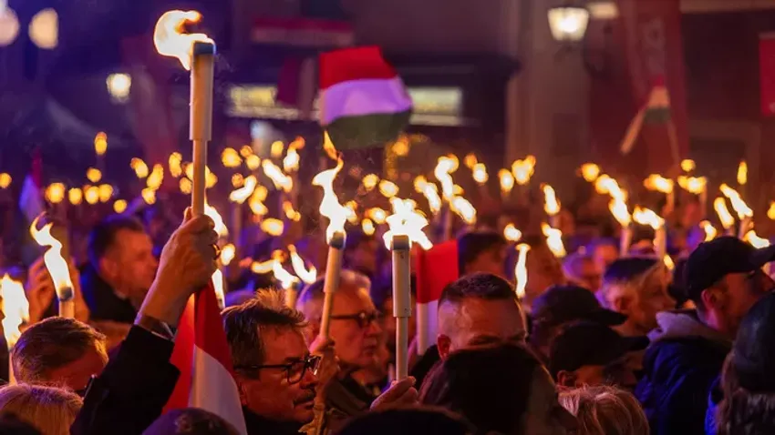 Orbán Viktor országjárása: Szentendrén is elképesztő tömeg fogadta