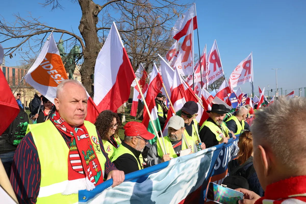 2026.03.15
Békemenet