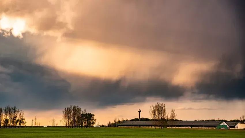 Látványos tavaszi zivatarfelhők Békésben