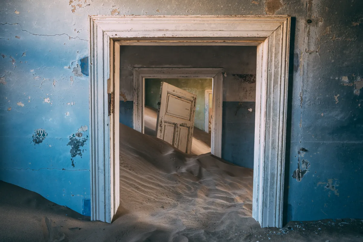 NAMIBIA - KALAHARI AND NAMIB DESERT