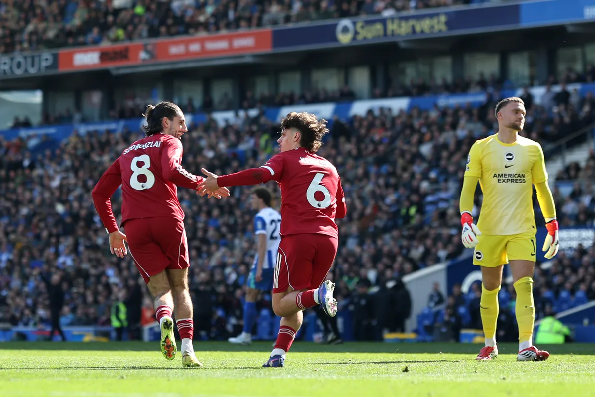 Szoboszlai Dominik elsőként gratulált Kerkez Milos Brighton-Liverpool-meccsen szerzett góljához