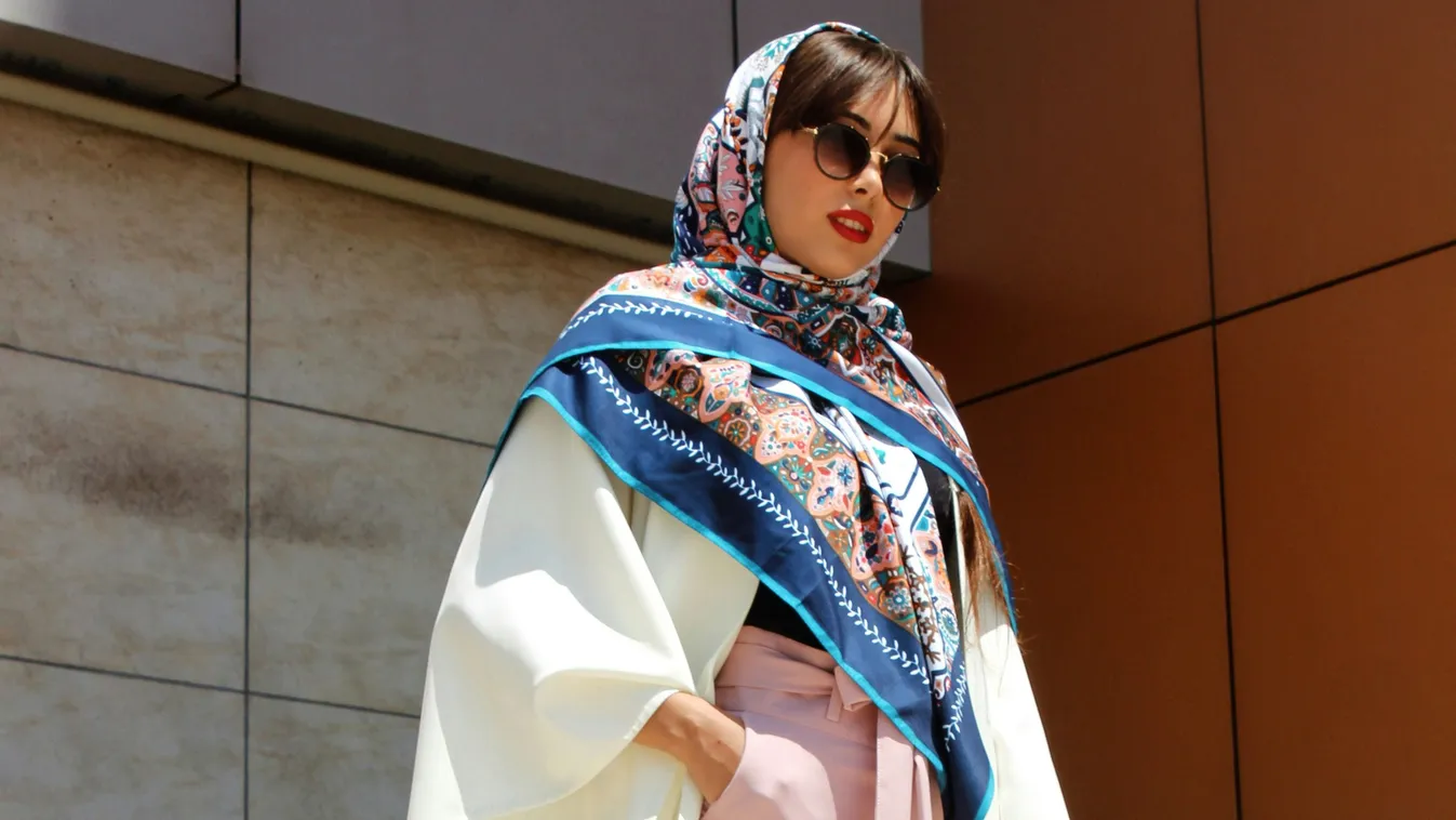 Ez a filléres, retró kiegészítő lesz a tavasz legnagyobb divattrendje 2026-ban – Fogadjunk, hogy a te fiókod mélyén is ott lapul