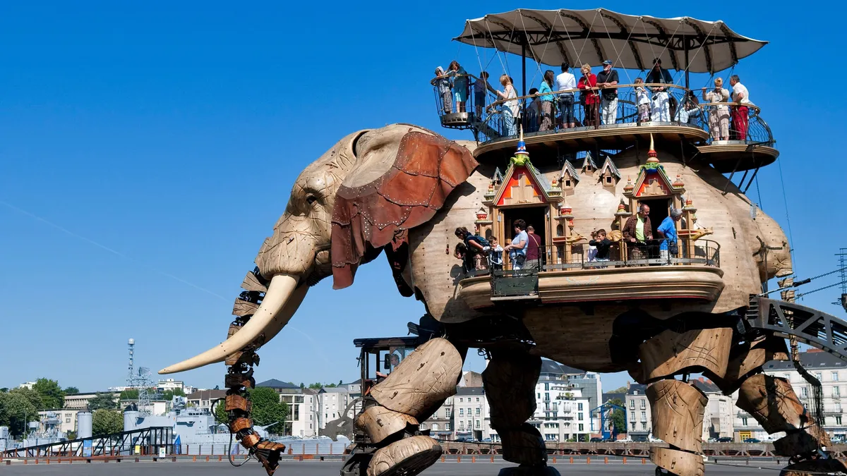 Jules Verne egyik regényében szereplő mechanikus elefánt.