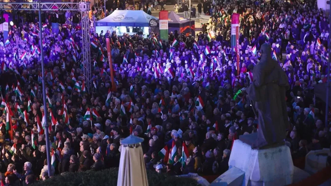 Fantasztikus felvételek Kaposvárról: elképesztő a tömeg, megtelt a tér