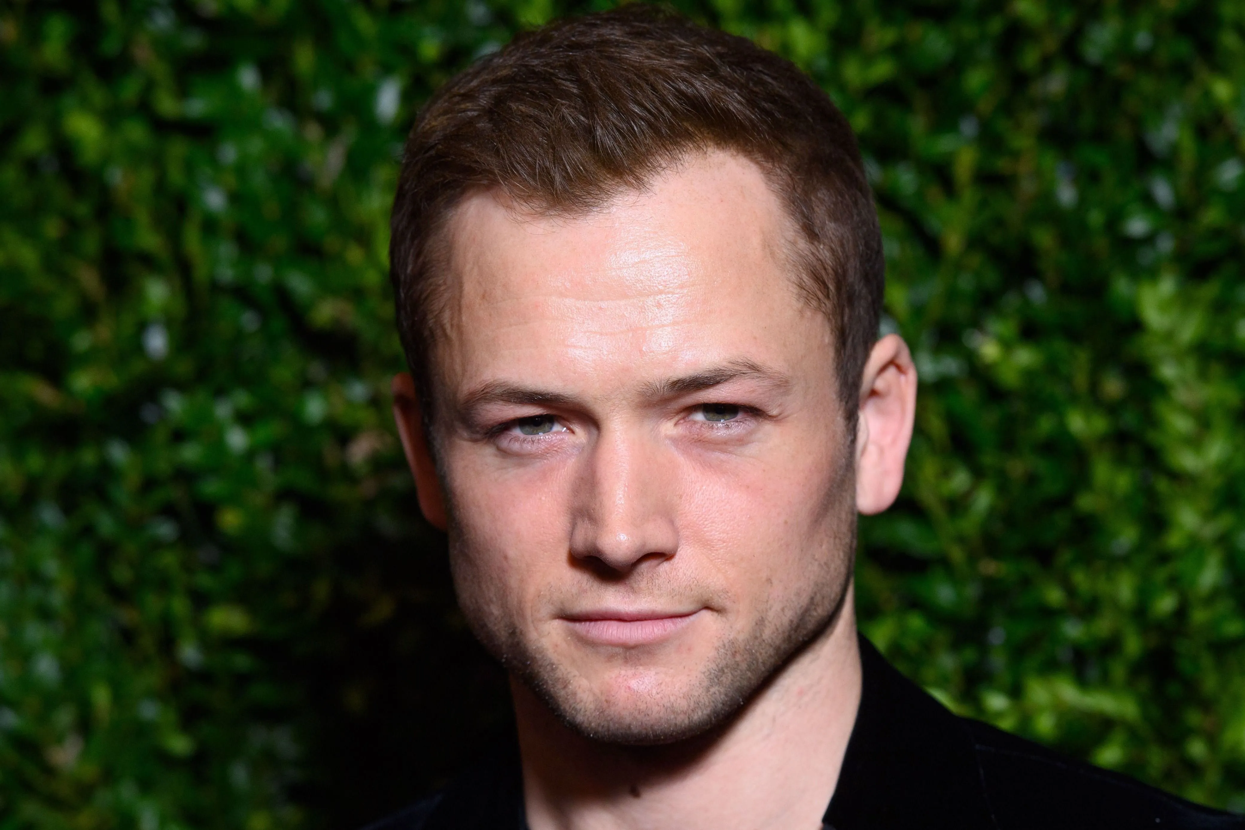 Taron Egerton lebukott: az új Baywatch sztárral randizik