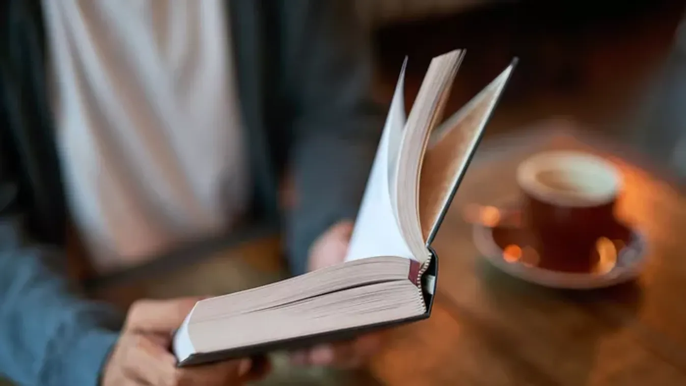 Közel tíz év után megtörte a csendet a Csillagainkban a hiba írója