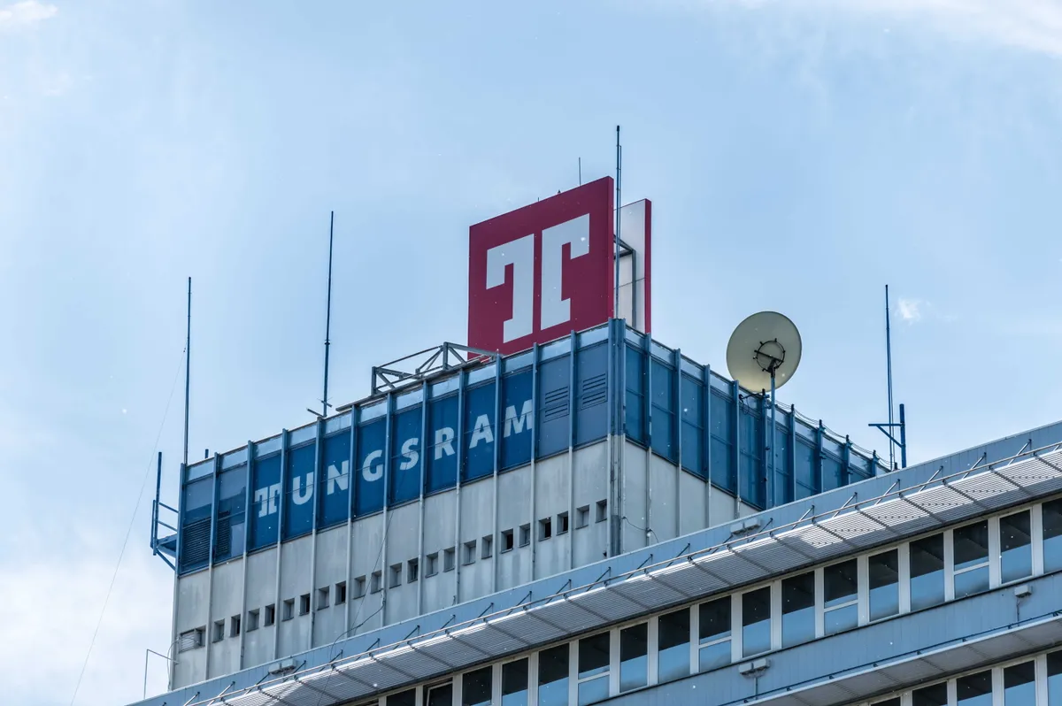 A Tungsram-felirat az újpesti gyárkomplexum épületén.