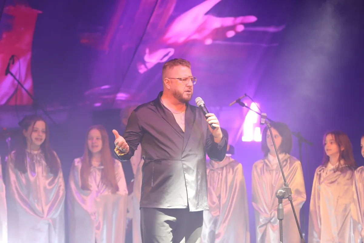 híres Jimmy Gála.
2026.03.28