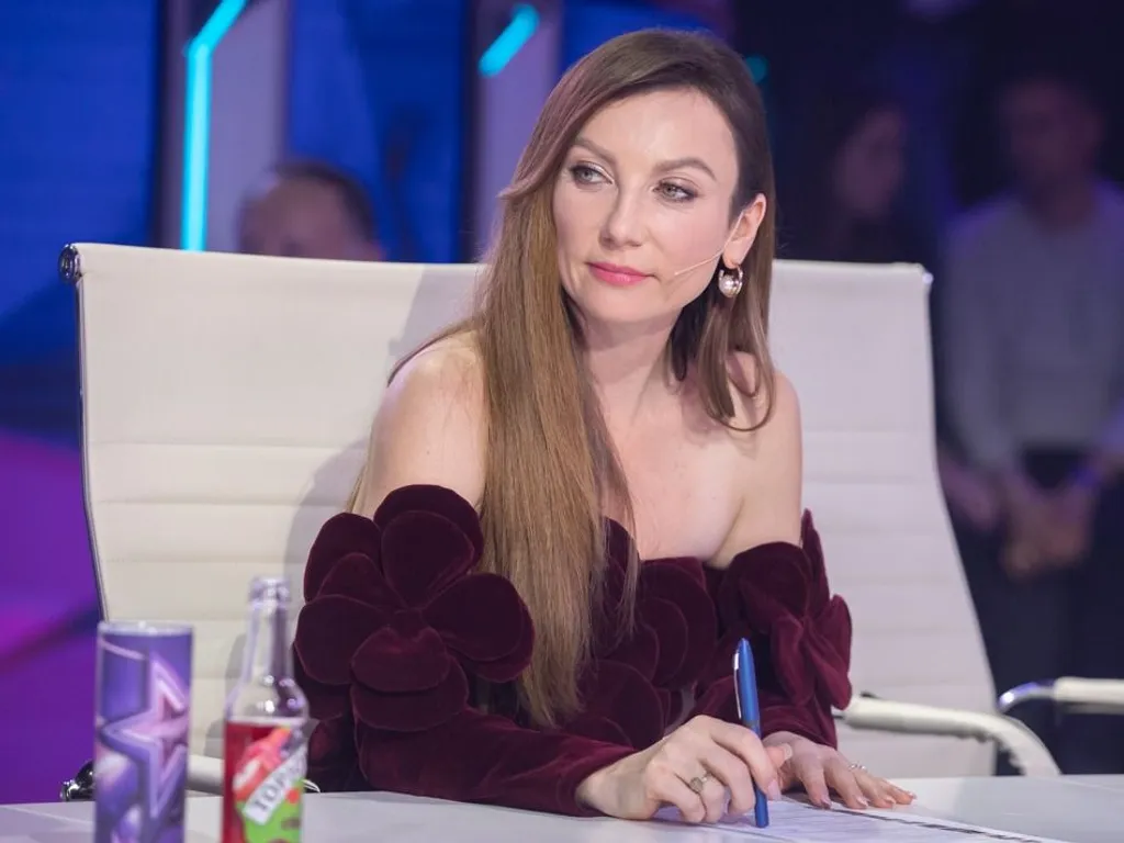 Rúzsa Magdi elegáns zsűriszettje.