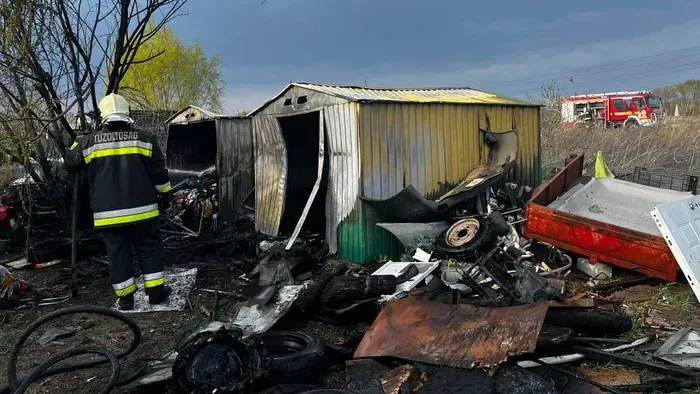 Garázstűzhöz riasztották a szolnoki tűzoltókat