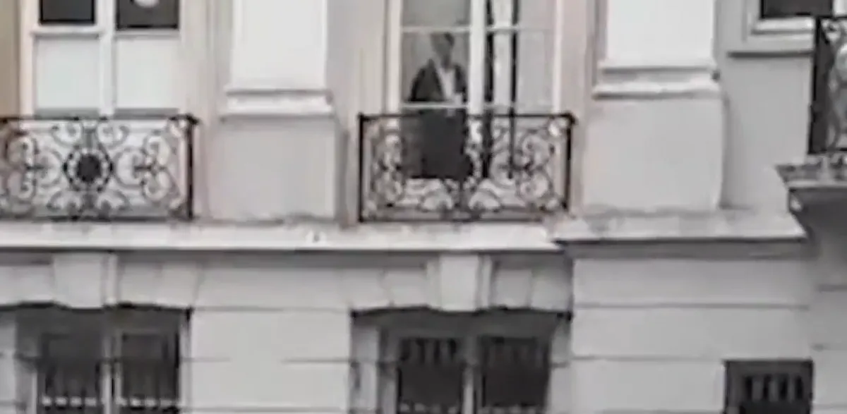 Szellem figyelt az ablakból