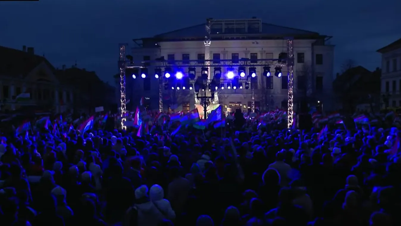 Te jó ég, mi történik itt? Megállás nélkül gyűlik a tömeg Győrben, mindenki Orbán Viktorra vár