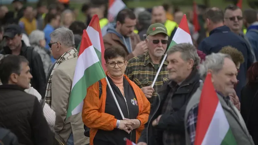 Országjárás: óriási a tömeg