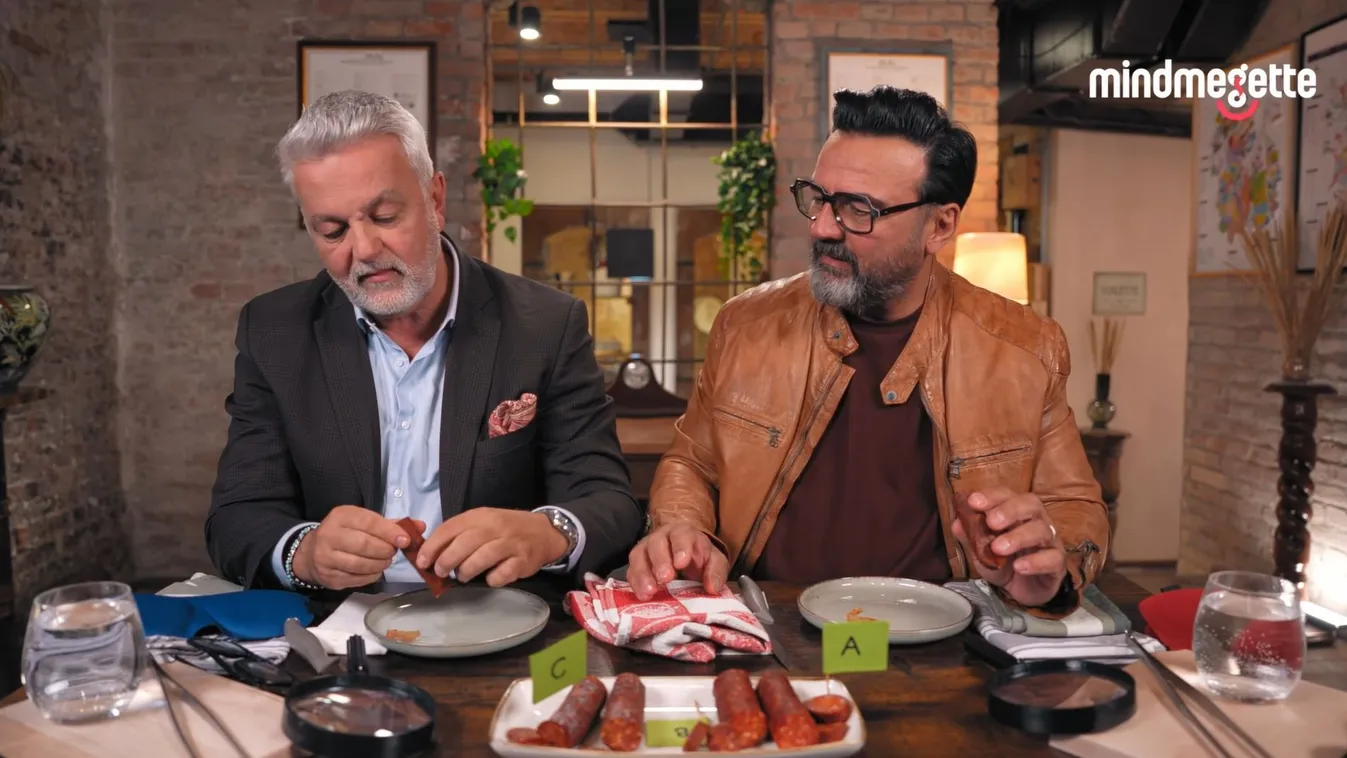 Gianni és Miki kézműves kolbászokat kóstol.