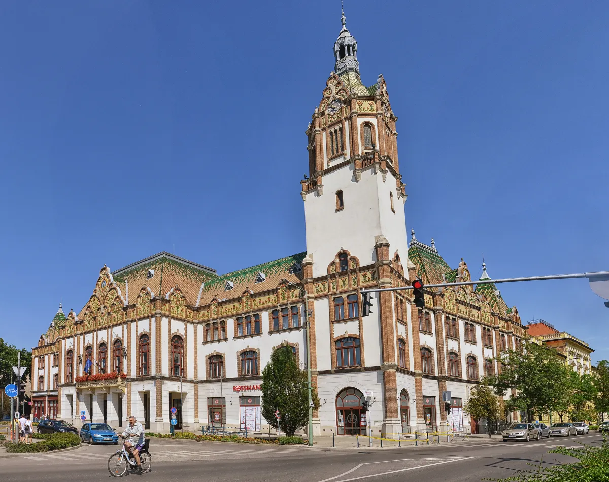 A kiskunfélegyházi Városháza homlokzata.