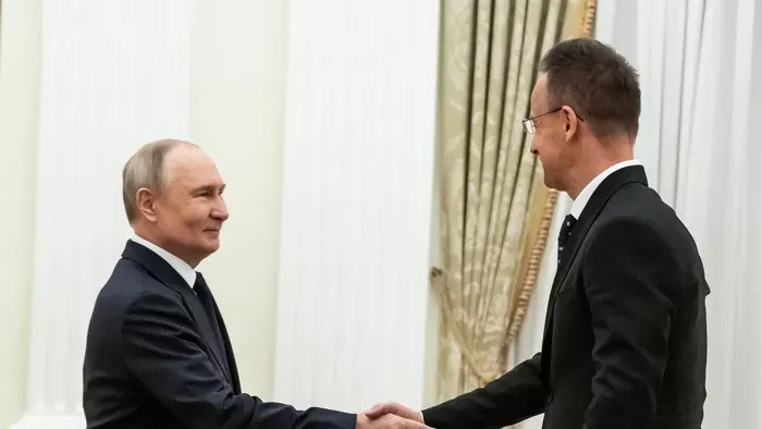 Putyinnal tárgyalt Szijjártó Péter