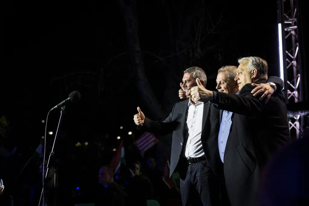Orbán Viktor Országjárás Törökszentmiklós 2026.03.26. 
F. Kovács Sándor, Herczeg Zsolt, Orbán Viktor
