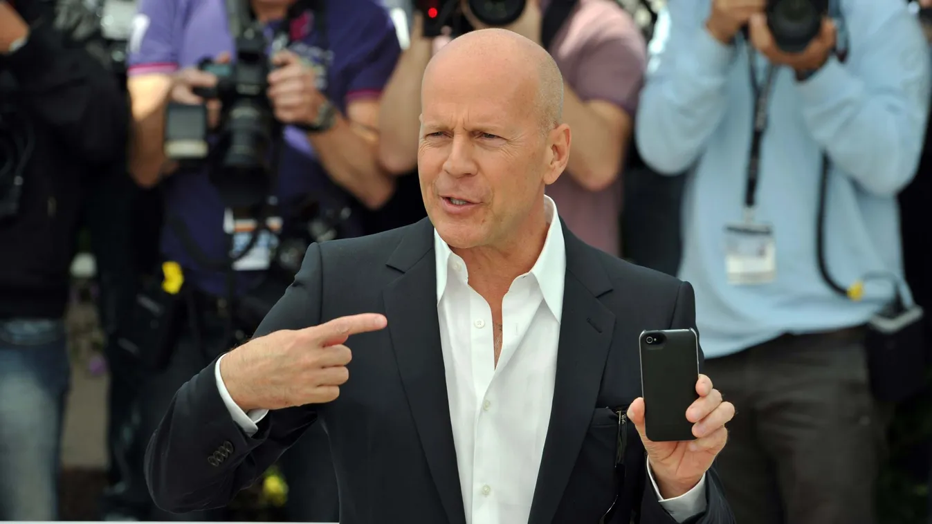 Bruce Willis egy bemutatón, akinek a filmjeiről szól a kvíz.