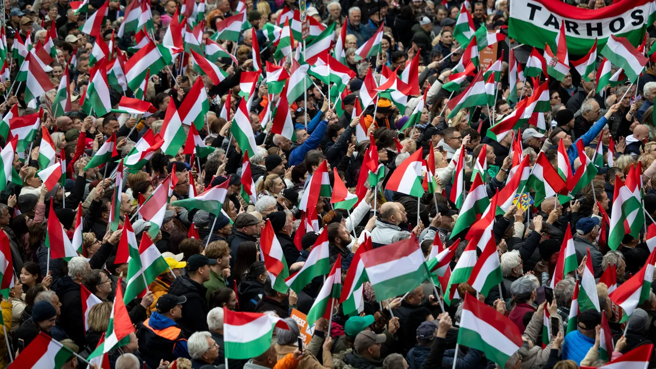 Itt ez első tömegvideó az országjárásról: egy tűt sem lehet leejteni Békéscsabán