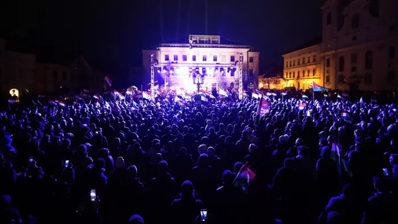 Ennyi ember egyszerűen már nincs is: felfoghatatlan tömeg skandálta a „Viktort, Viktort” Győrben