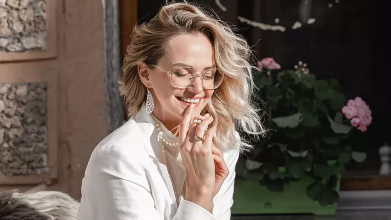 Íme a 2026-os tavasz legstílusosabb kiegészítője, amely egy pillanat alatt nőiesebbé teszi a megjelenésedet